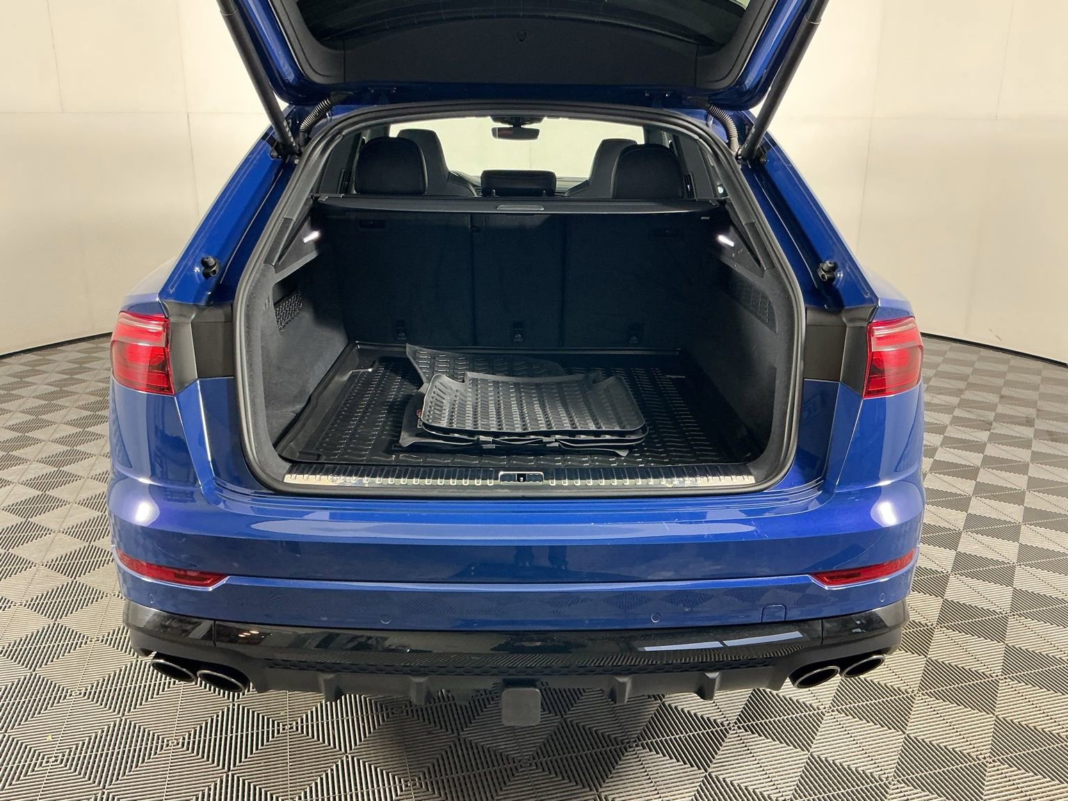 Used 2024 Audi SQ8 Prestige image 23