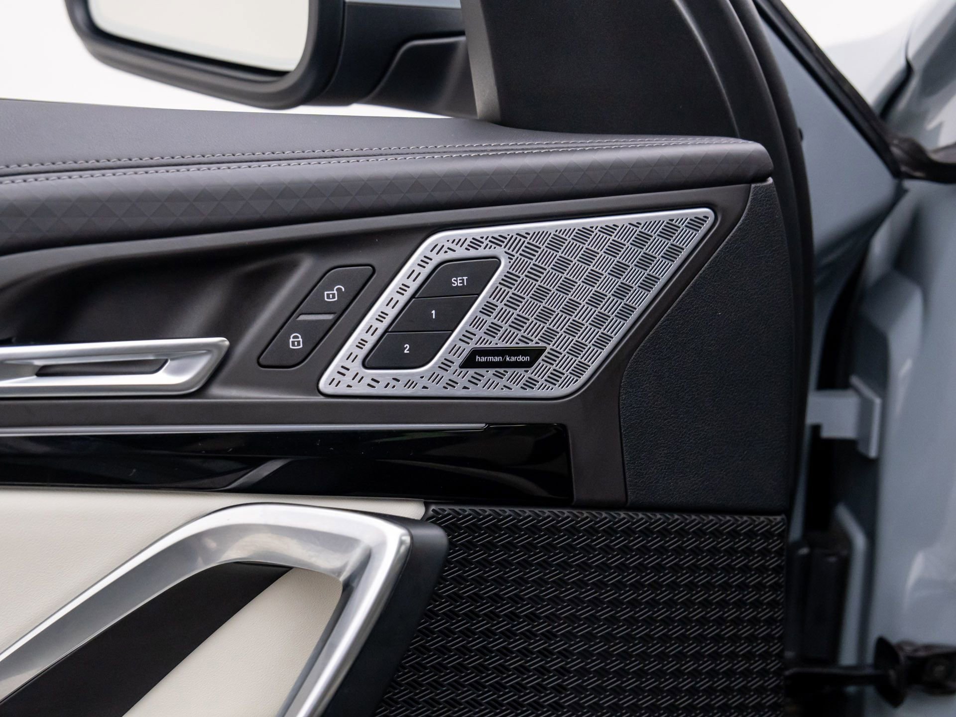 Used 2025 BMW X2 xDrive28i w/ Premium Package image 13