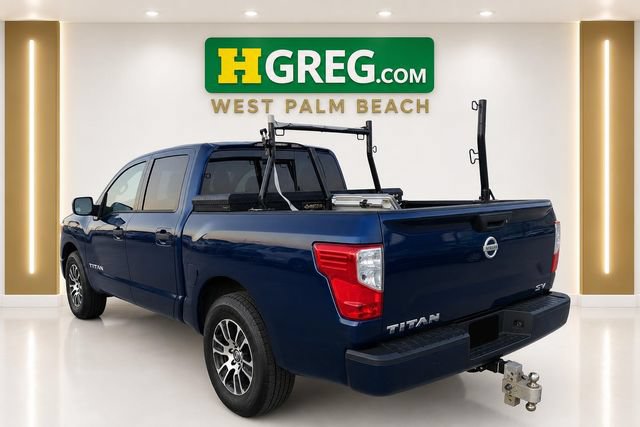 Used 2022 Nissan Titan SV RWD image 2