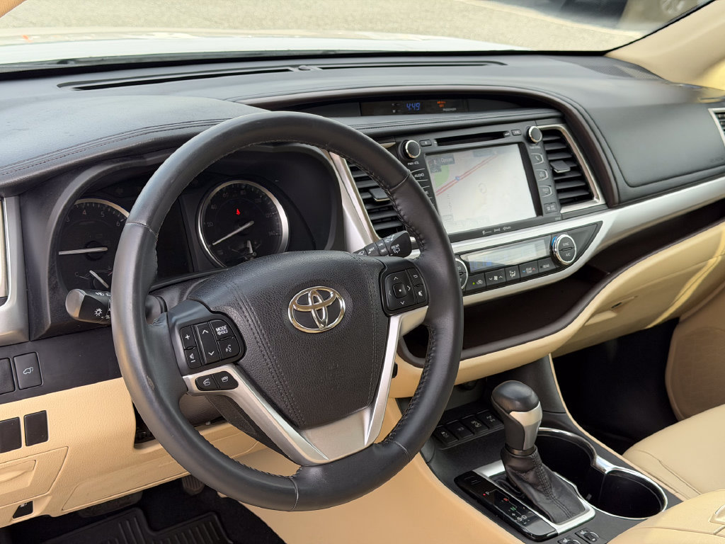 Used 2016 Toyota Highlander XLE AWD/4WD image 26