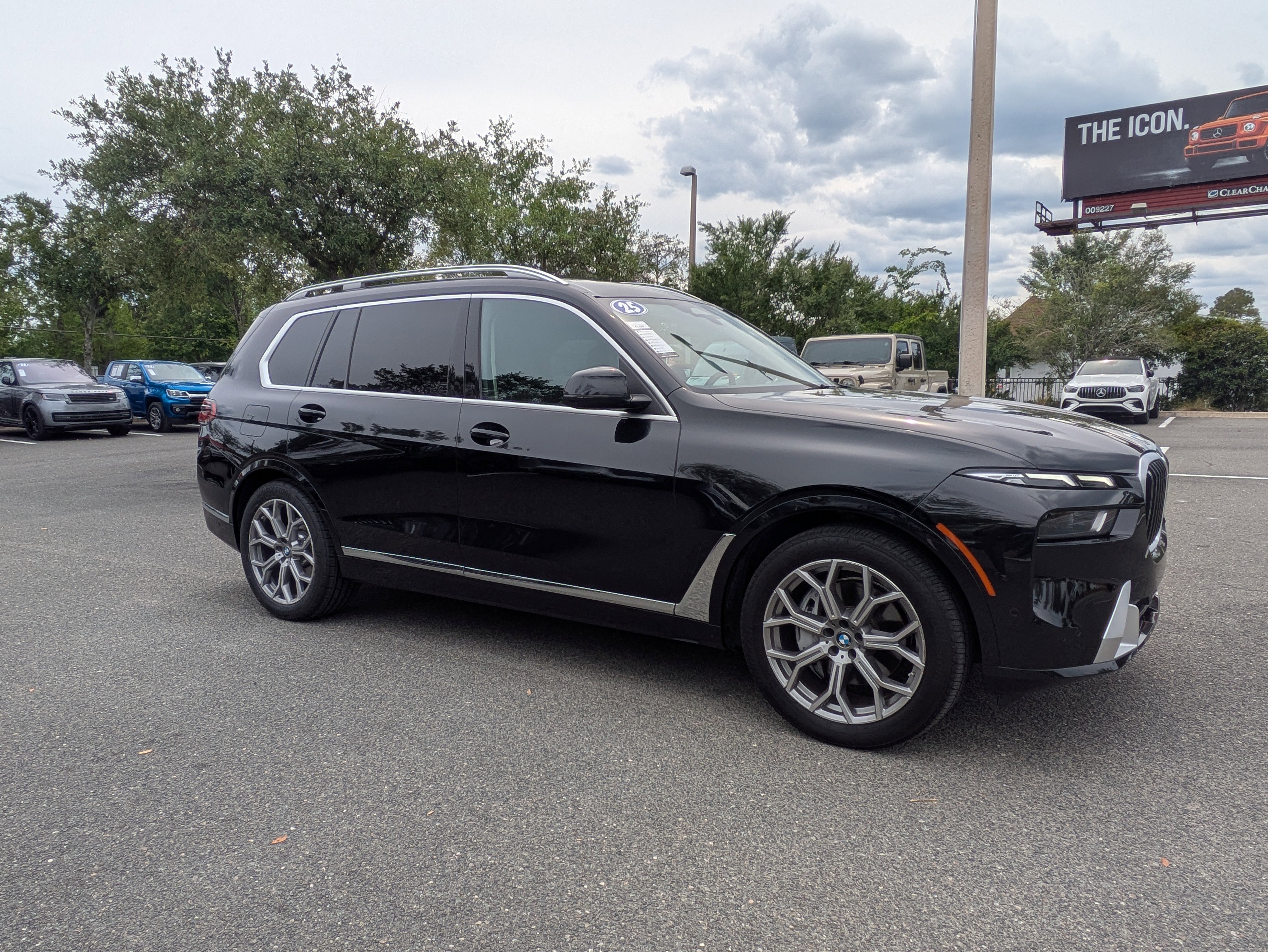Used 2025 BMW X7 xDrive40i AWD/4WD image 2