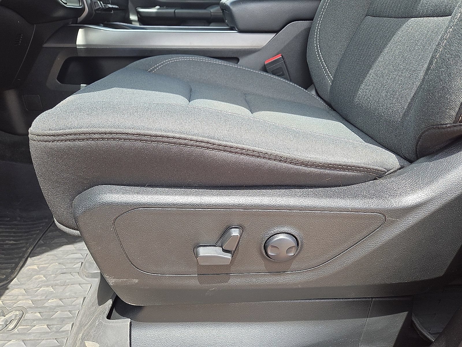 Used 2022 RAM 1500 Big Horn AWD/4WD image 25