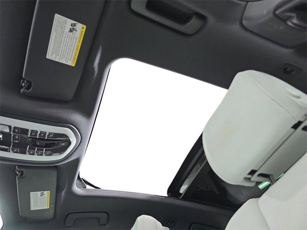 Used 2025 Porsche Macan image 28