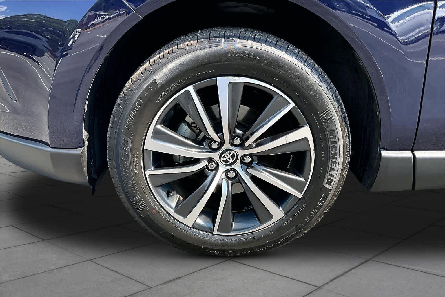 Certified 2021 Toyota Venza LE AWD/4WD image 11