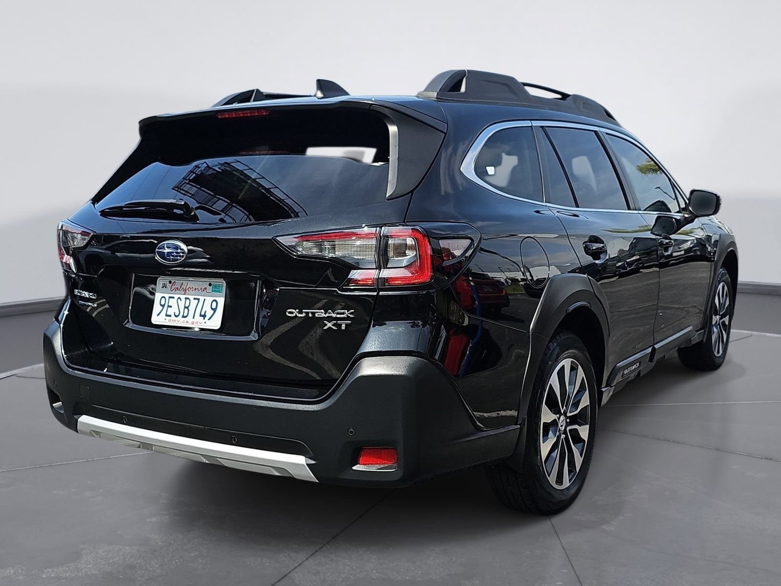 Used 2023 Subaru Outback Limited XT w/ Tech Package 2 AWD/4WD image 3