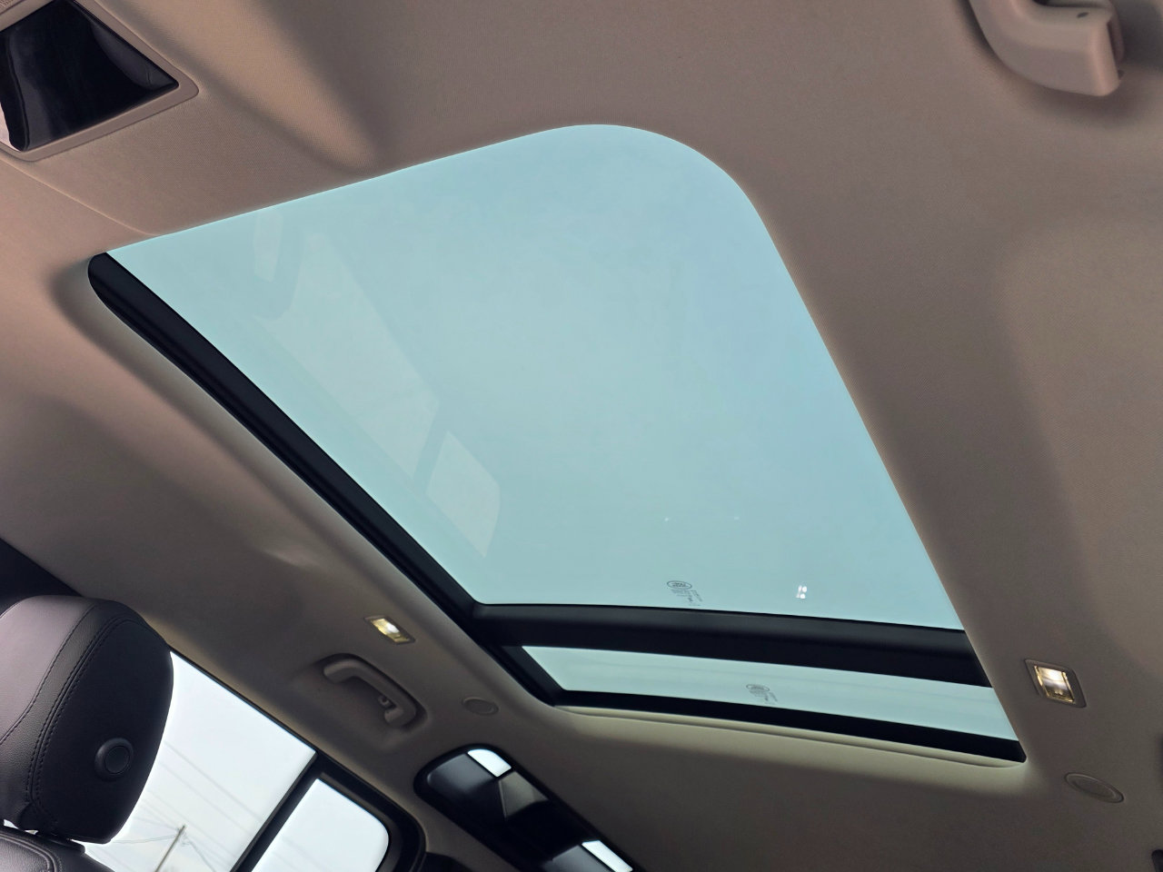 Used 2024 Land Rover Defender 110 S image 3