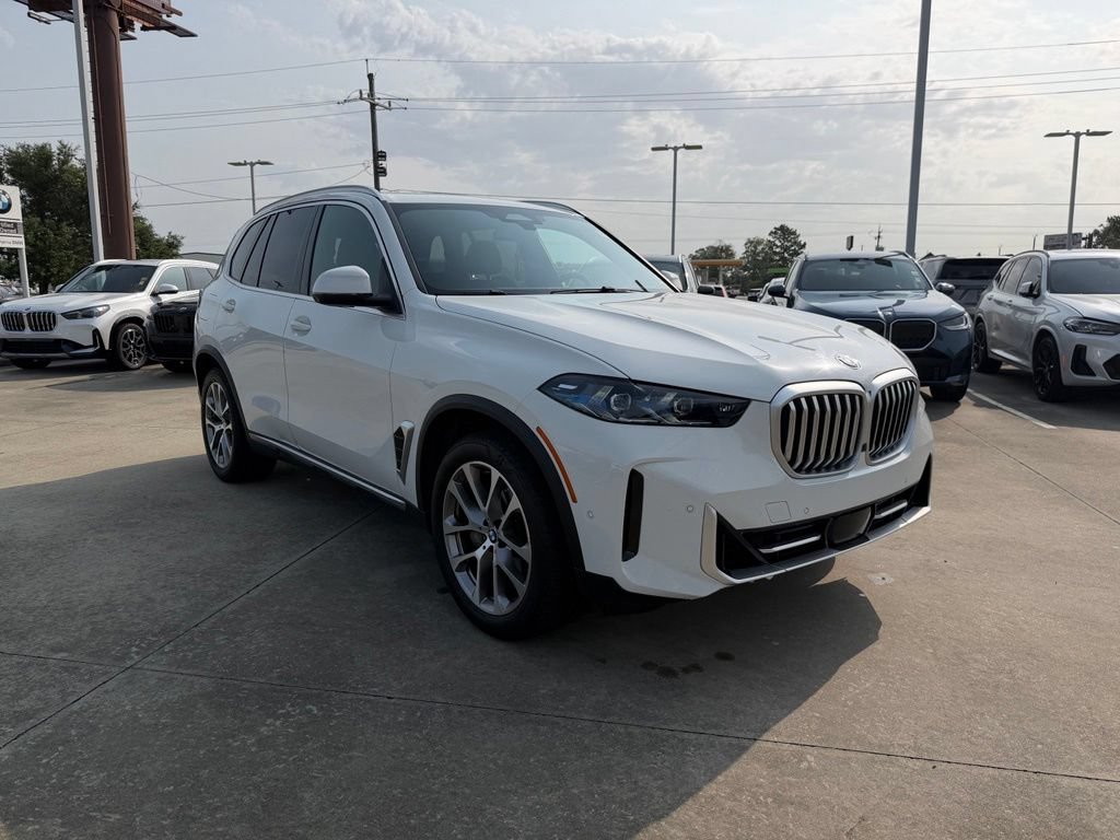 Certified 2024 BMW X5 xDrive40i w/ Premium Package AWD/4WD image 3
