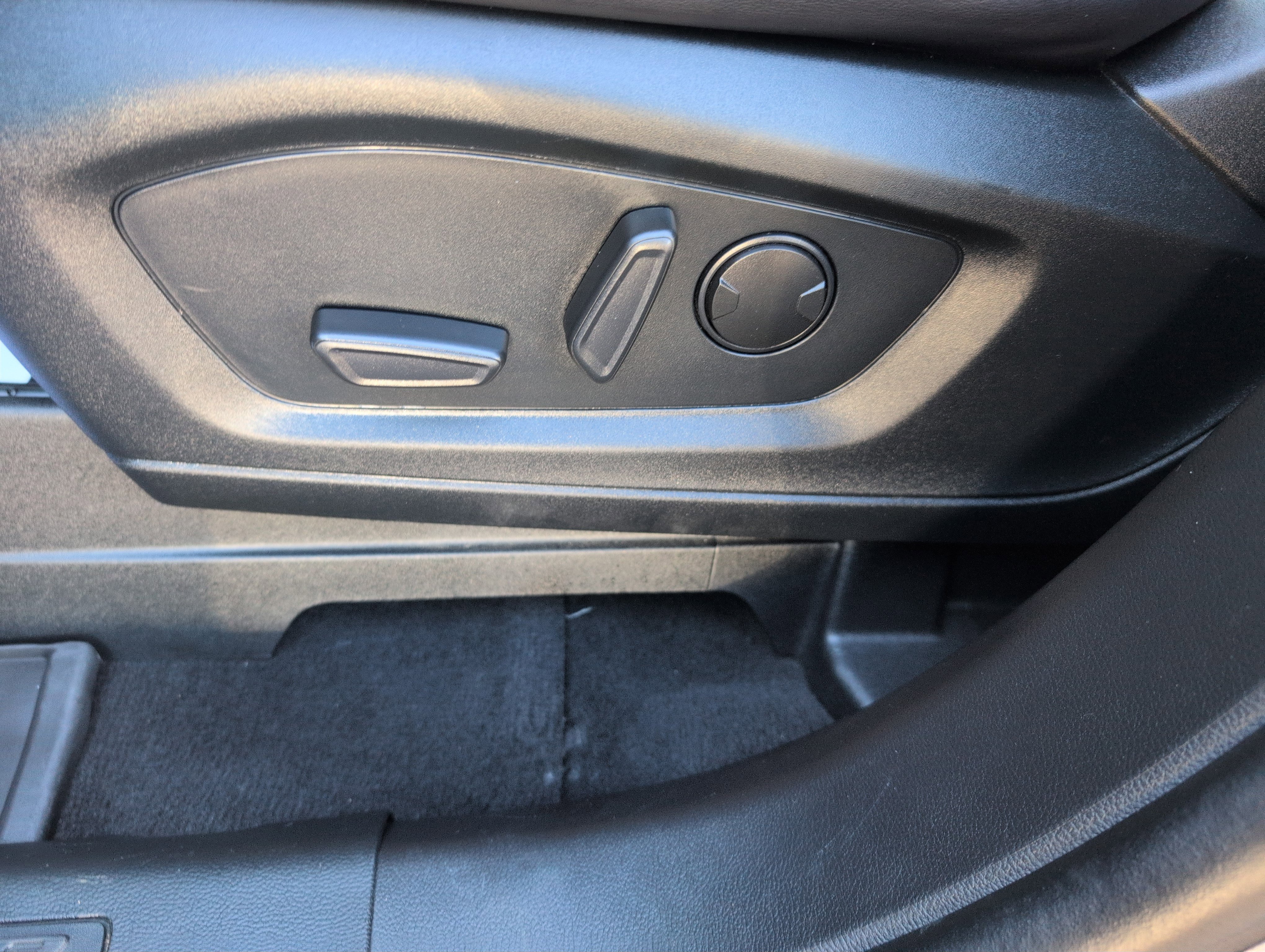 Used 2022 Ford Explorer XLT w/ Equipment Group 202A image 14