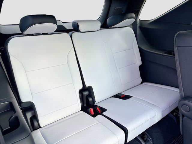New 2026 Chevrolet Traverse High Country w/ LPO, Floor Liner Package image 33