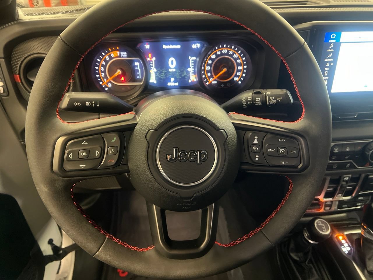 Used 2024 Jeep Wrangler Unlimited Rubicon w/ Technology Group AWD/4WD image 27