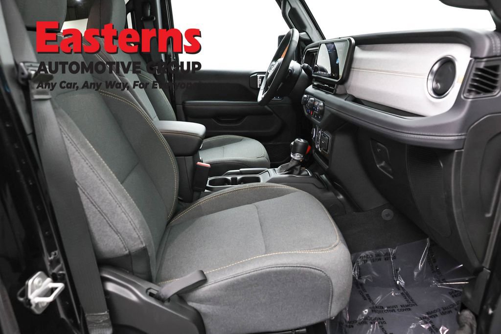 Used 2025 Jeep Wrangler Unlimited Sahara AWD/4WD image 24