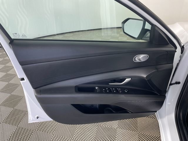 Used 2025 Hyundai Elantra Hybrid FWD image 15