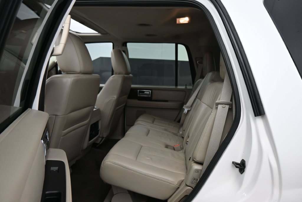 Used 2017 Lincoln Navigator Select RWD image 15