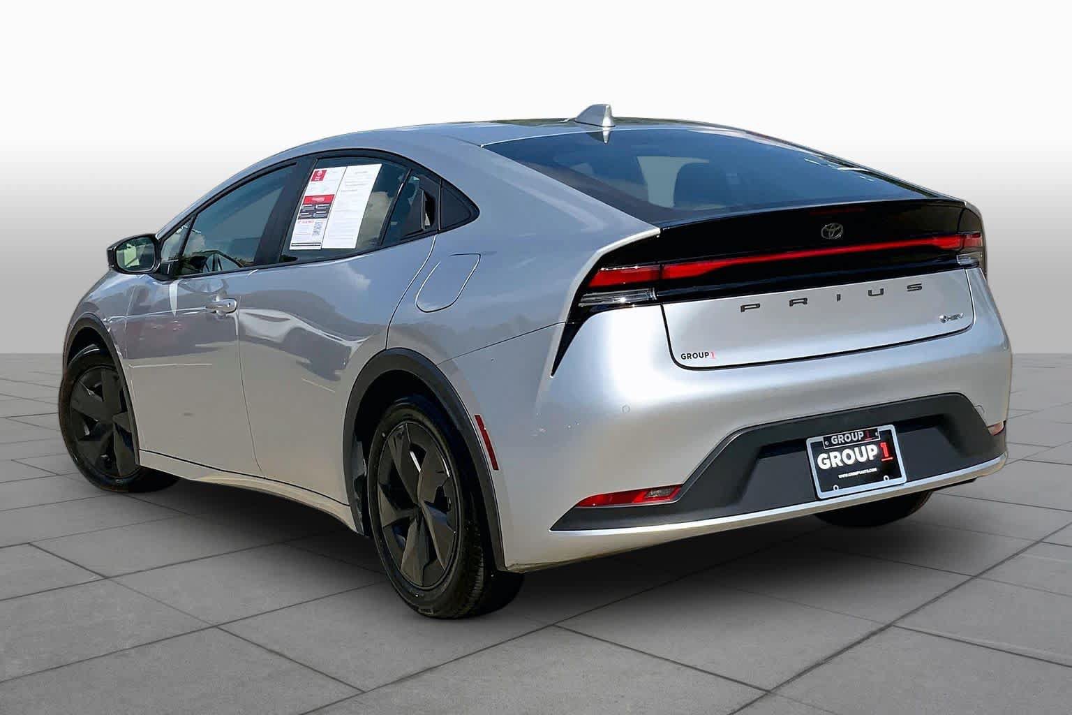 Used 2025 Toyota Prius LE FWD image 12