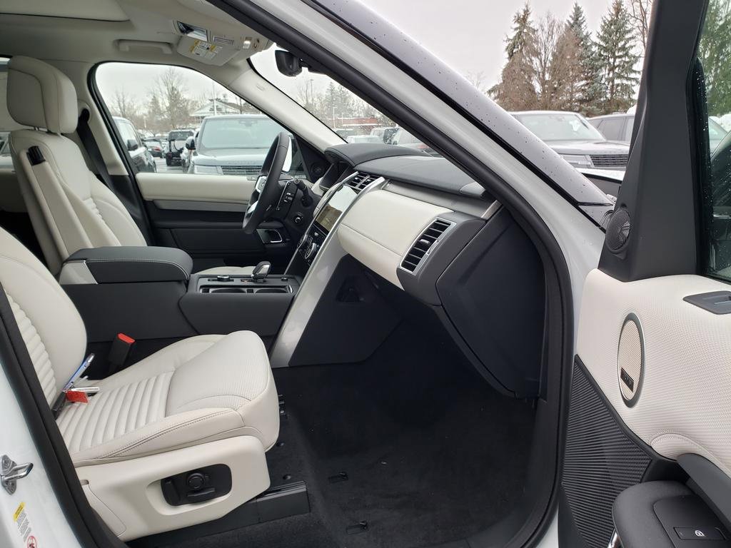 New 2026 Land Rover Discovery Limited Edition image 17