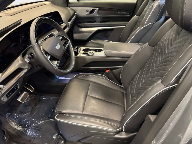 Certified 2026 Cadillac Vistiq Sport w/ LPO, Floor Liner Package AWD/4WD image 21