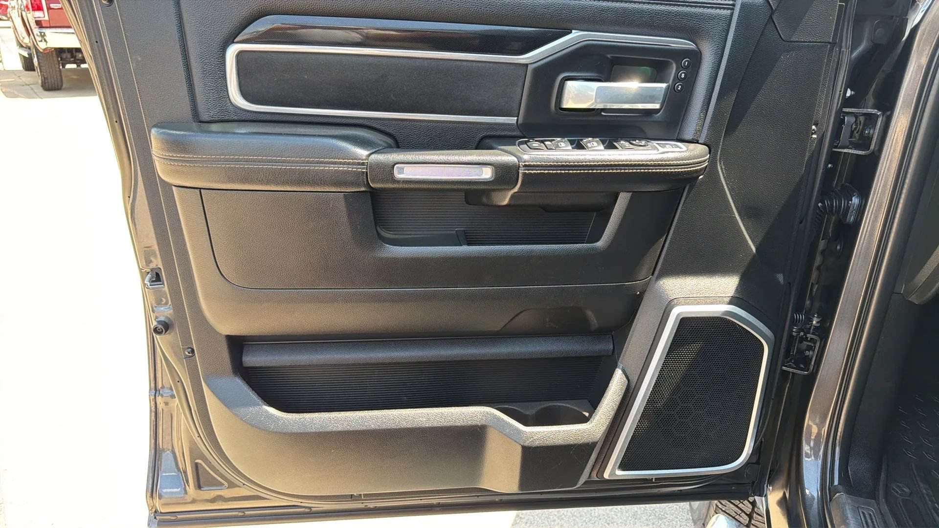Used 2019 RAM 2500 Laramie AWD/4WD image 13