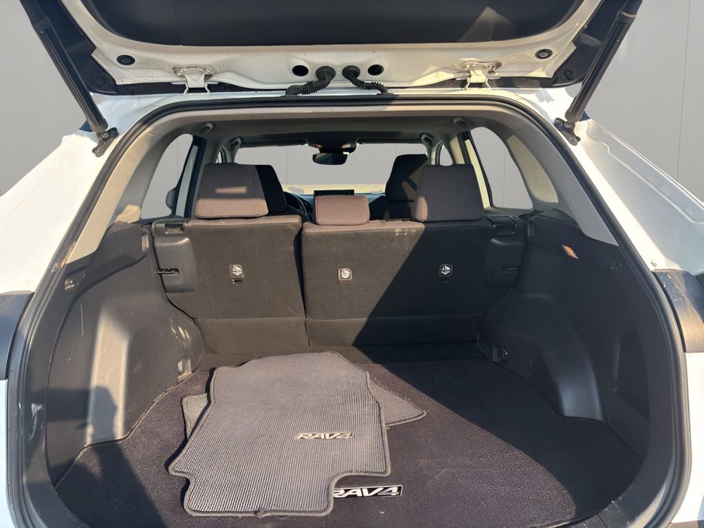 Used 2019 Toyota RAV4 XLE w/ Convenience Package image 11