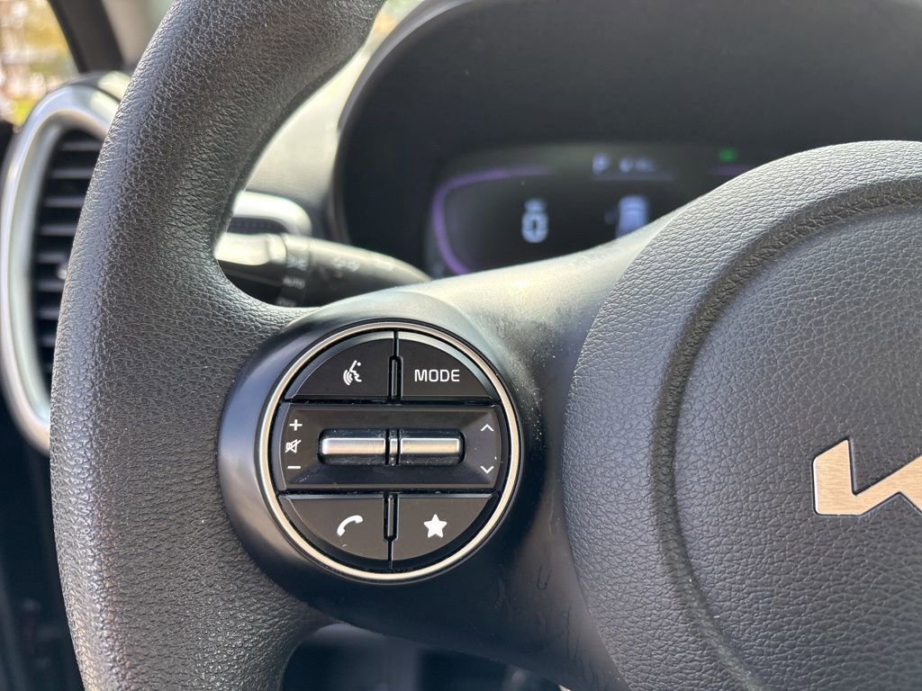 Used 2024 Kia Soul LX w/ Option Group 015 FWD image 21