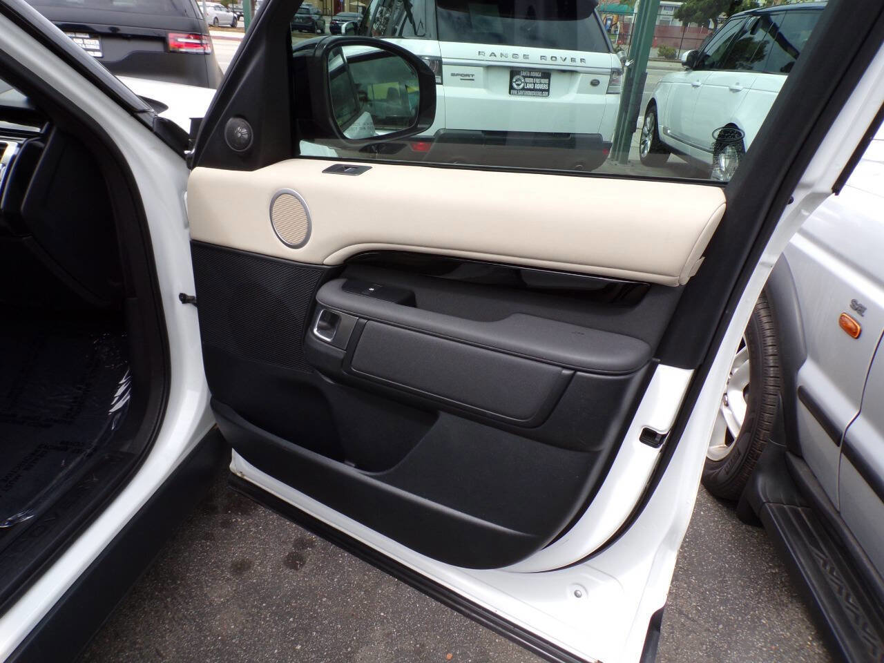 Used 2020 Land Rover Discovery SE AWD/4WD image 9