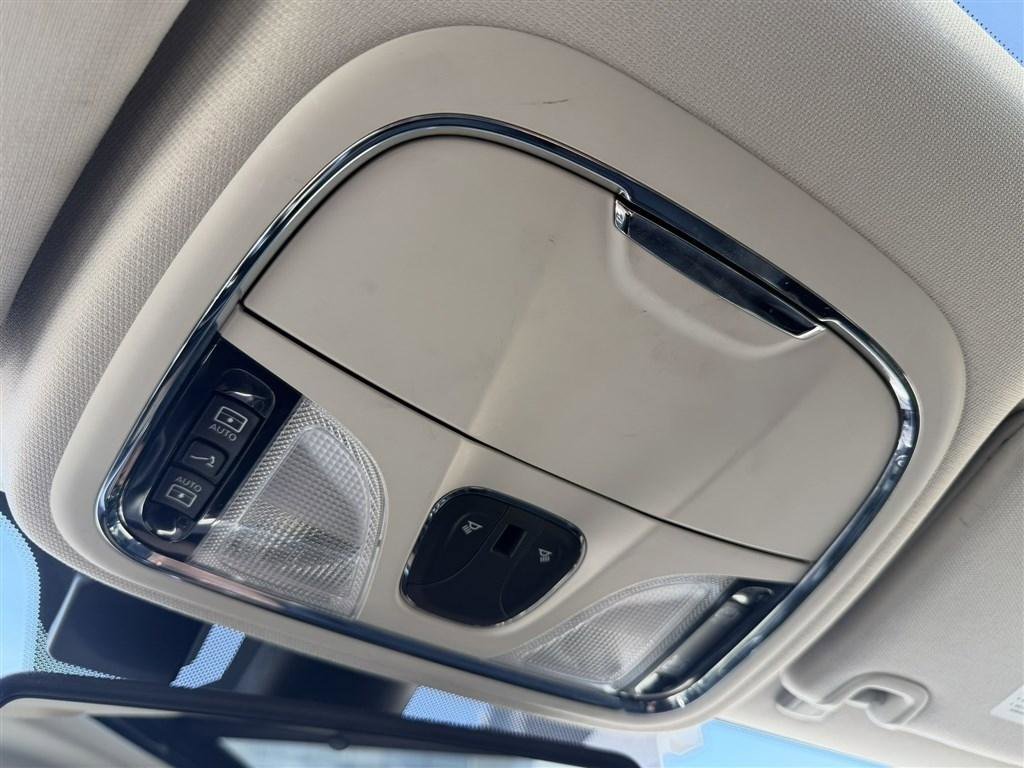 Used 2015 Jeep Cherokee Trailhawk w/ Comfort/Convenience Group image 34