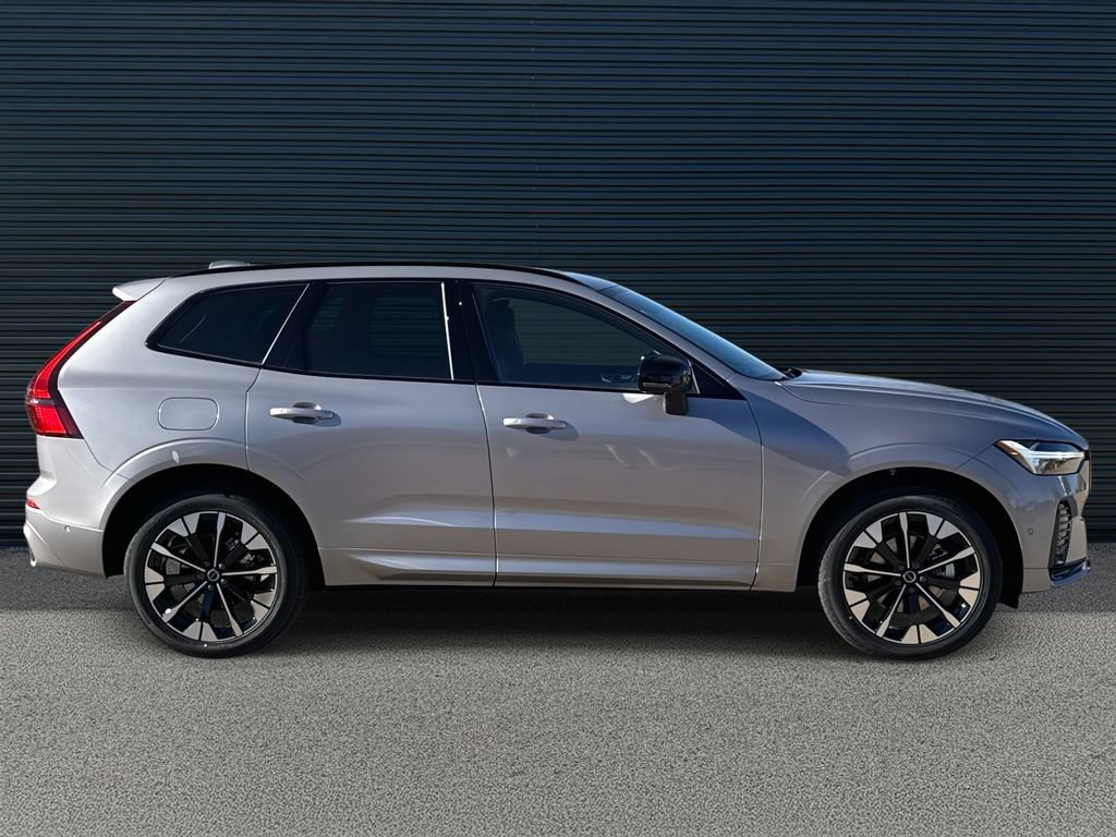 Used 2026 Volvo XC60 B5 Plus w/ Protection Package Premier AWD/4WD image 4