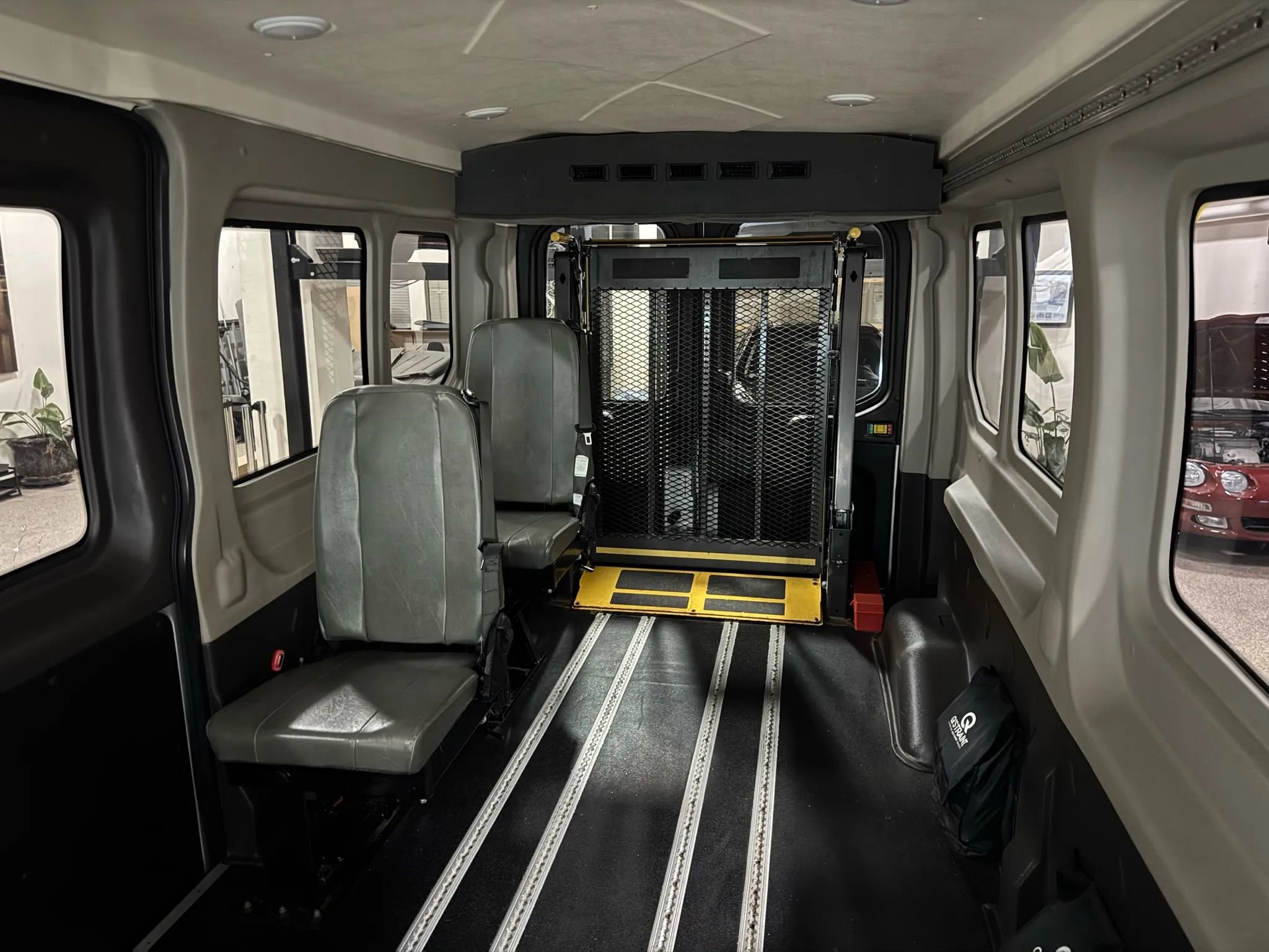 Used 2019 Ford Transit 250 148 Medium Roof image 31
