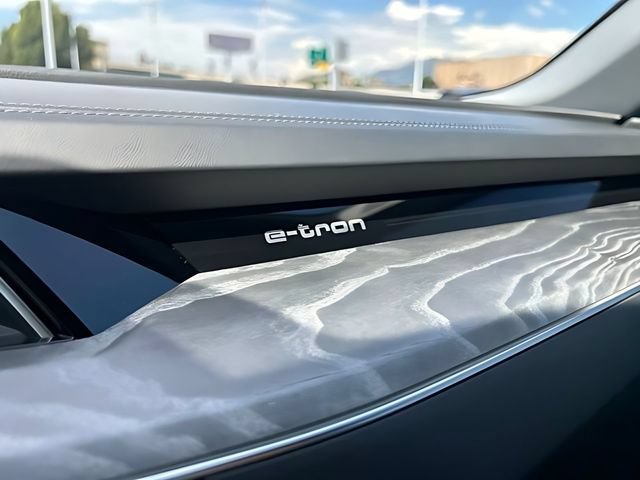 Used 2021 Audi e-tron Prestige w/ Prestige Package AWD/4WD image 41