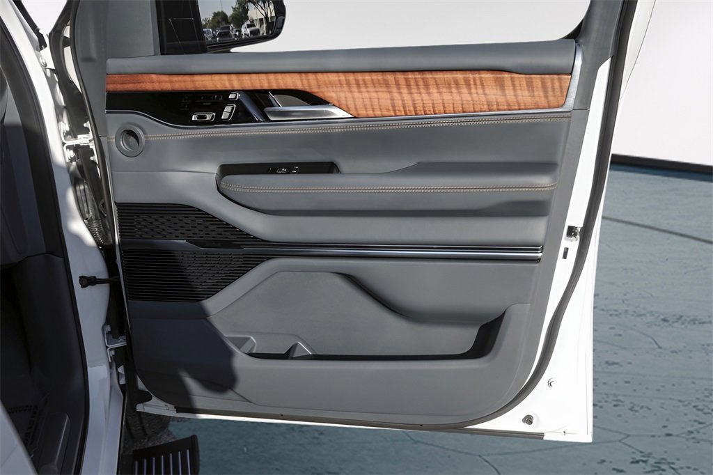 Used 2024 Jeep Grand Wagoneer Series III image 36