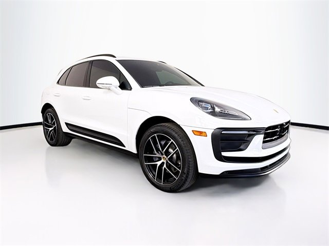 Certified 2024 Porsche Macan image 7