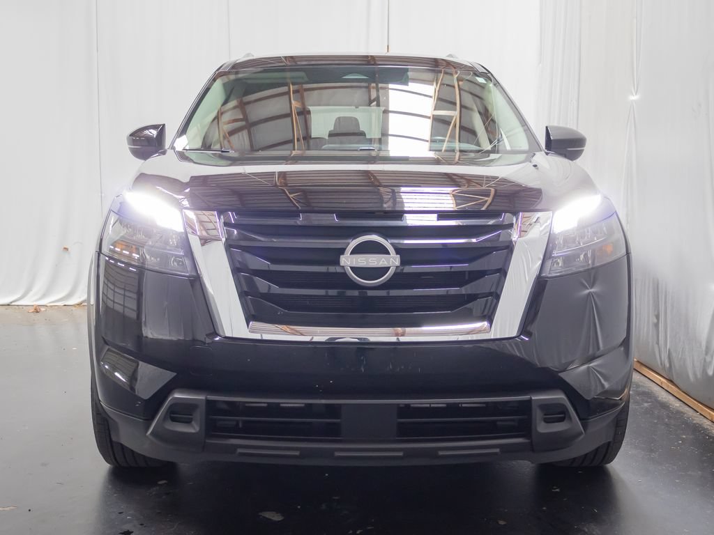 Used 2024 Nissan Pathfinder SV AWD/4WD image 2