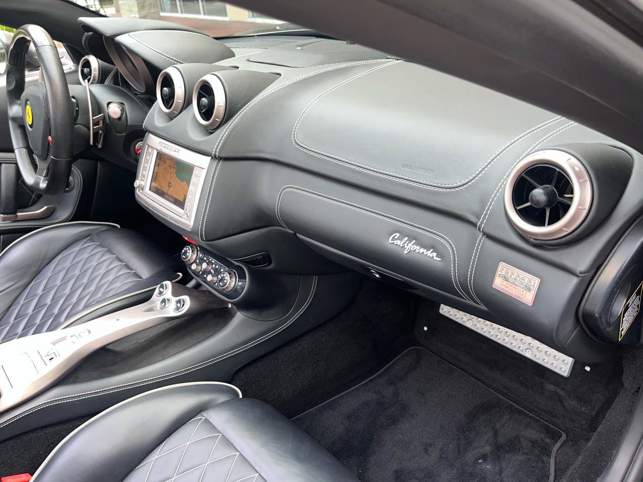 Used 2011 Ferrari California RWD image 40