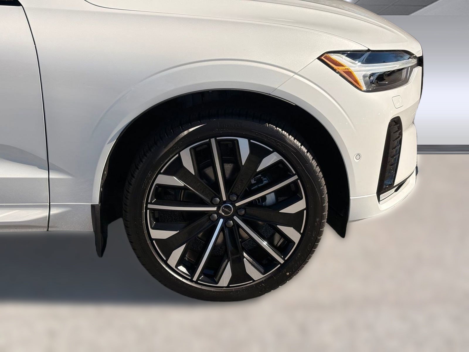 New 2026 Volvo XC60 B5 Ultra w/ Climate Package image 11