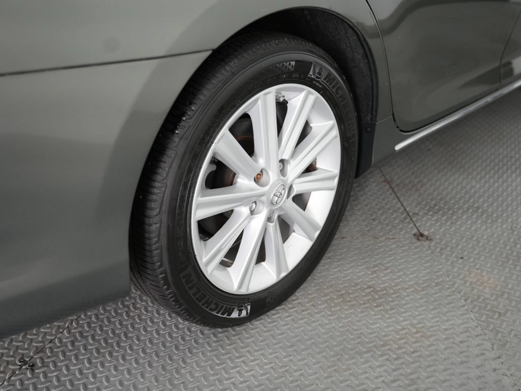 Used 2013 Toyota Camry XLE w/ Leather Pkg FWD image 61