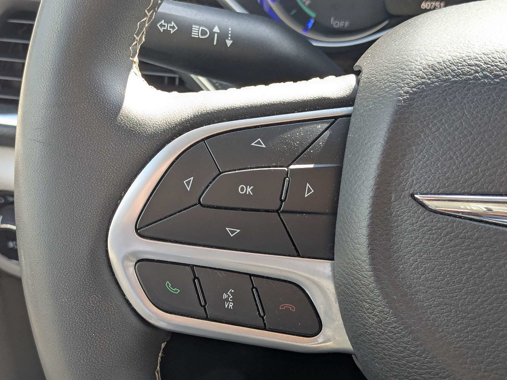 Certified 2023 Chrysler Pacifica Limited FWD image 28