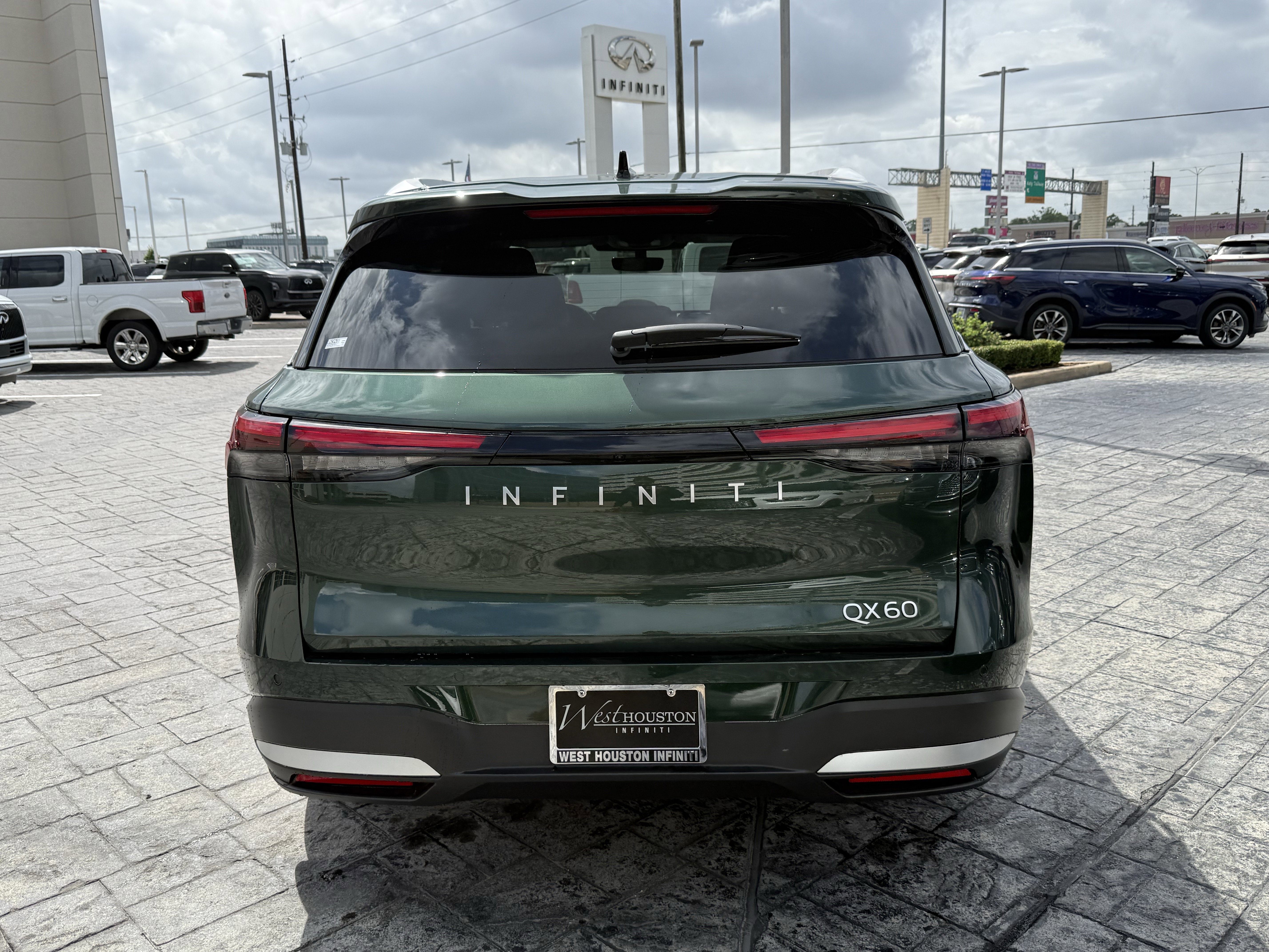 Certified 2026 INFINITI QX60 Luxe w/ Cargo Package FWD image 6