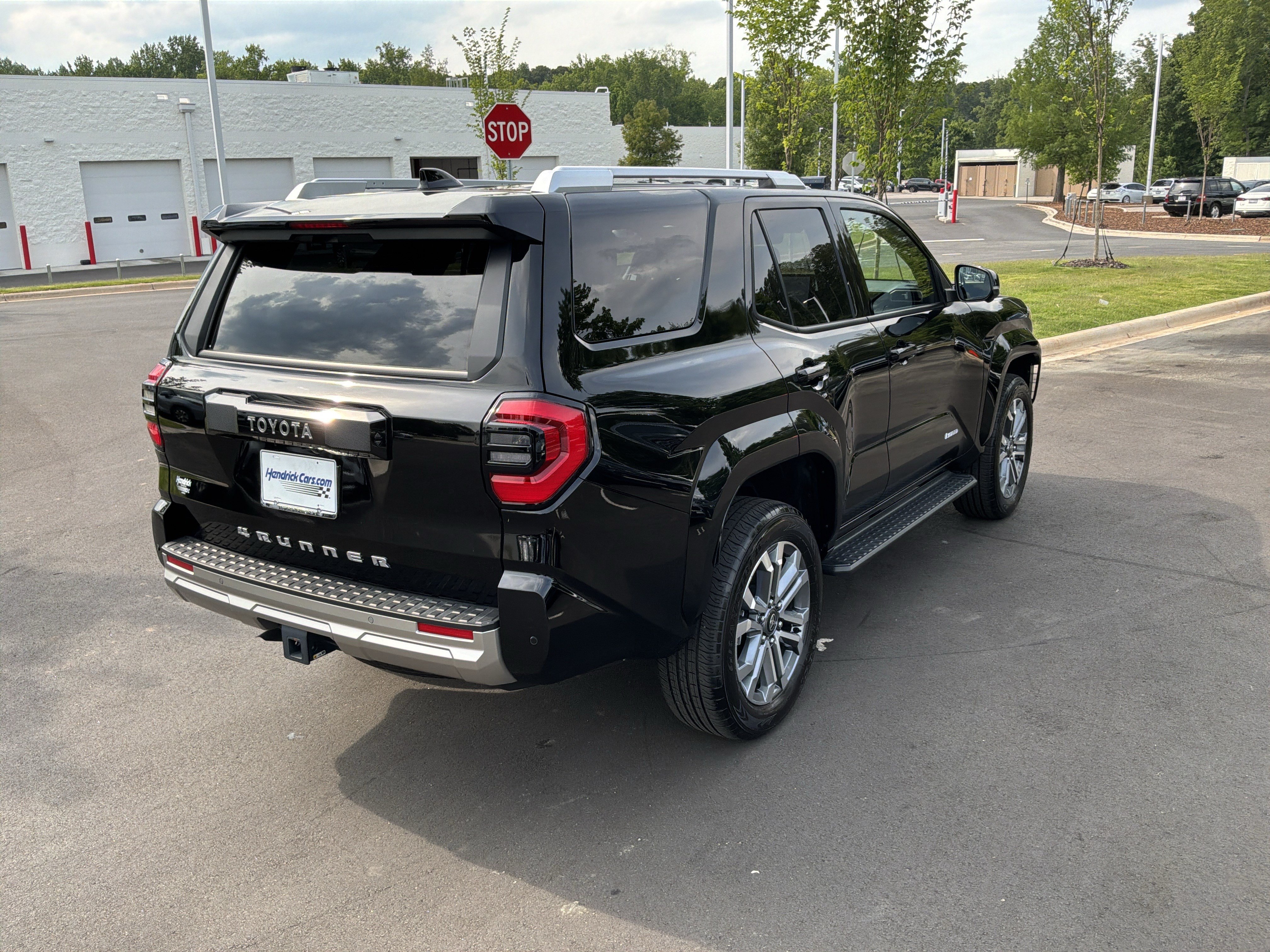 Used 2025 Toyota 4Runner Limited AWD/4WD image 9