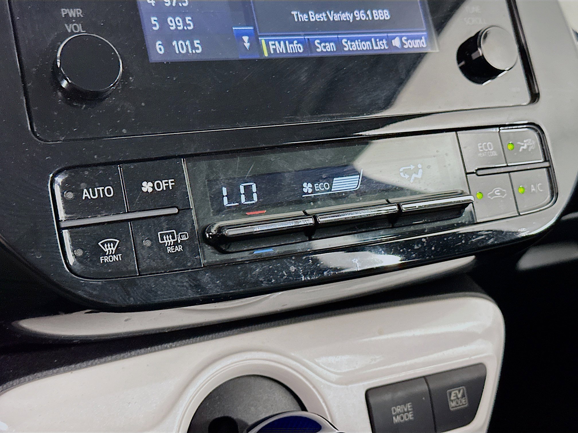 Used 2016 Toyota Prius Two image 23