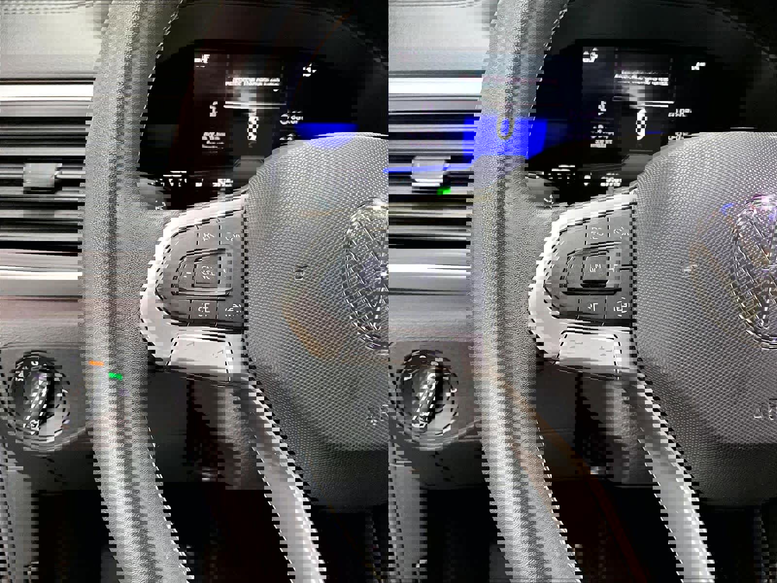 Used 2023 Volkswagen Atlas SE image 21