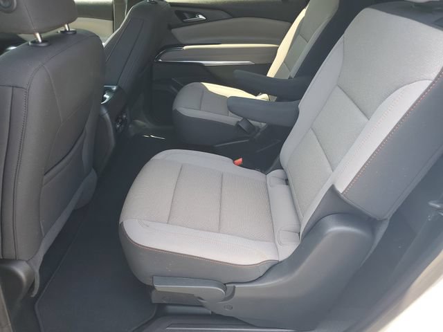 Certified 2025 Chevrolet Traverse LT FWD image 12