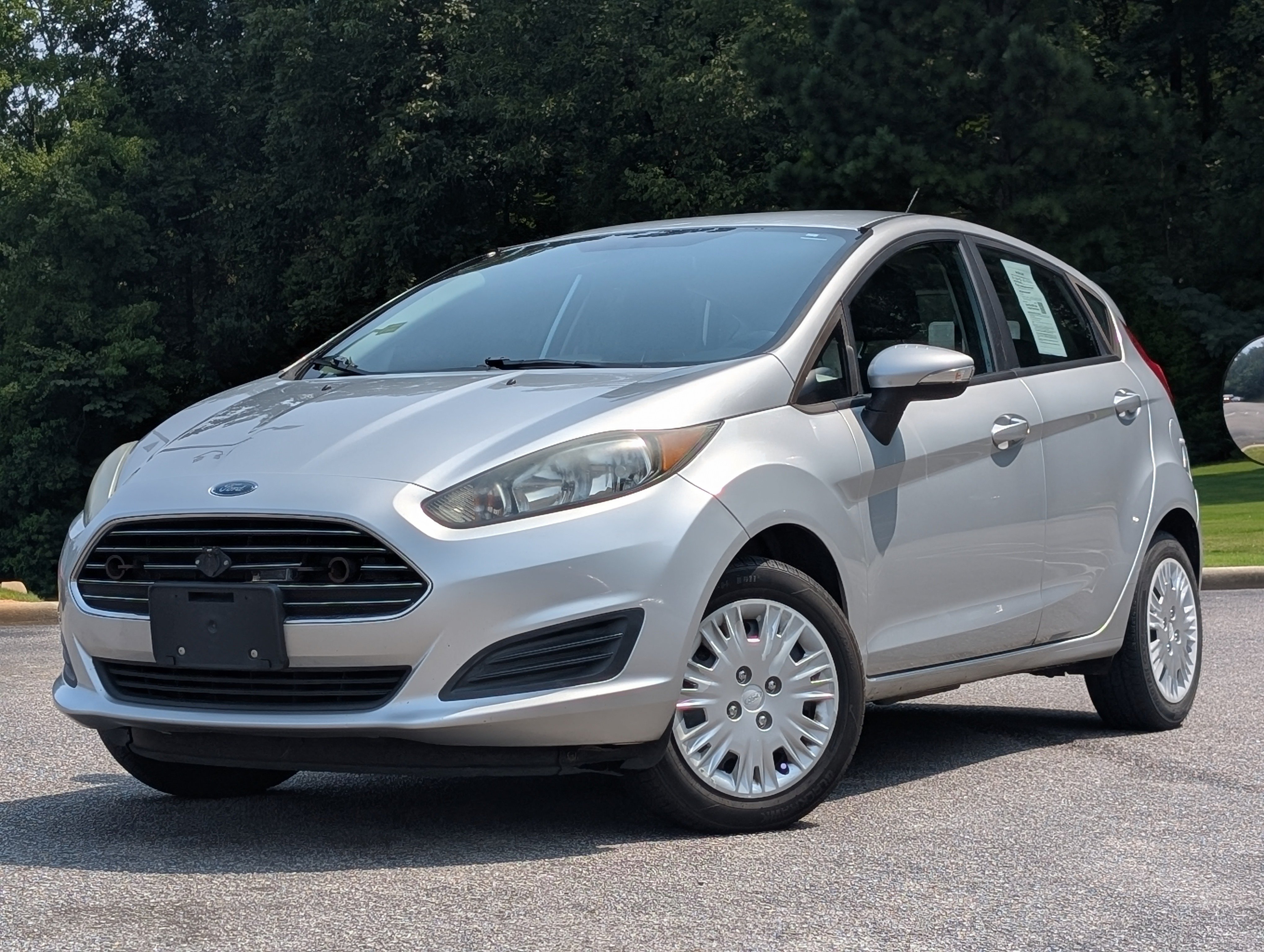 Used 2016 Ford Fiesta SE FWD image 2