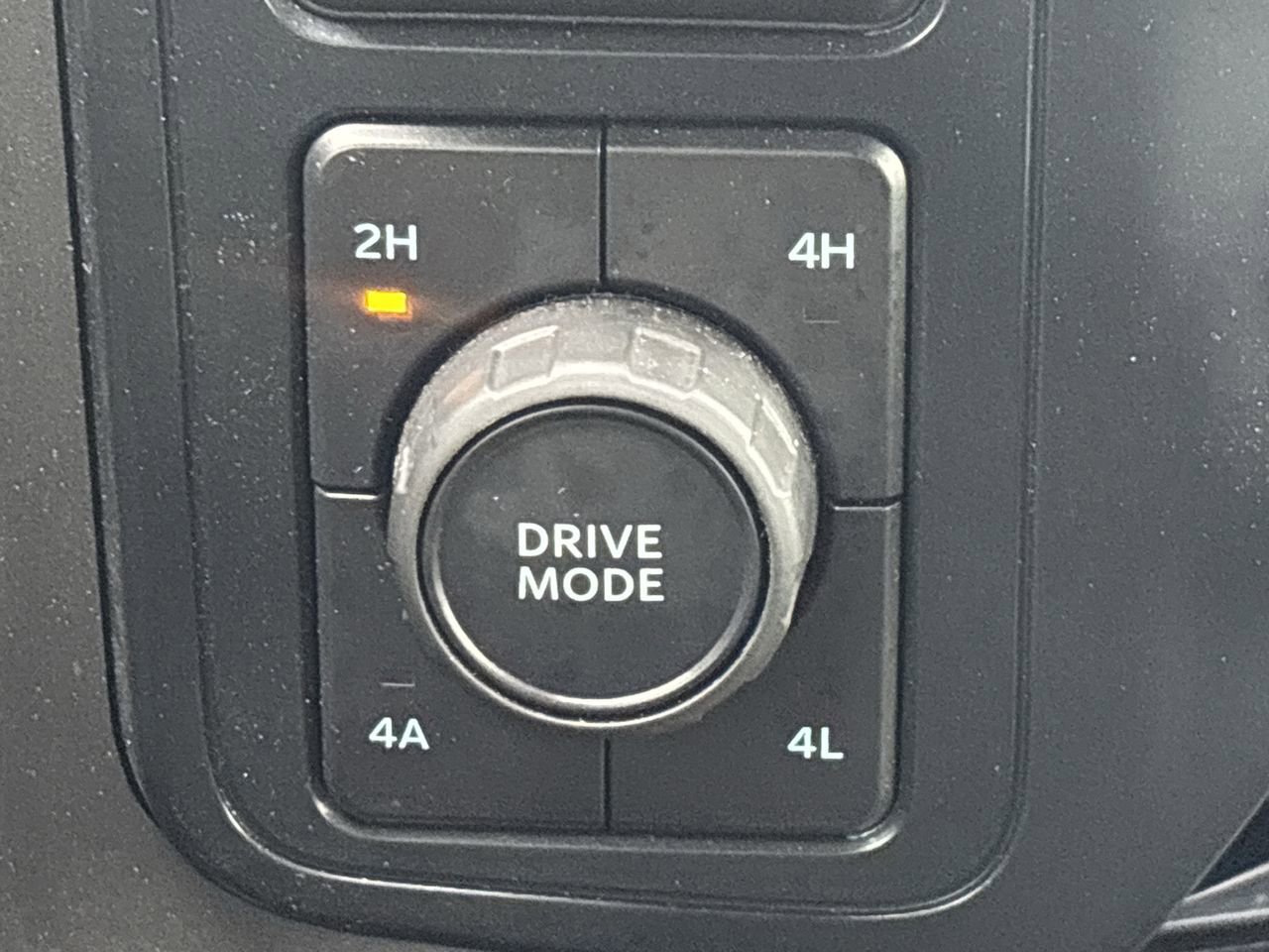 Used 2025 Ford F150 Lariat w/ Equipment Group 502A High image 27