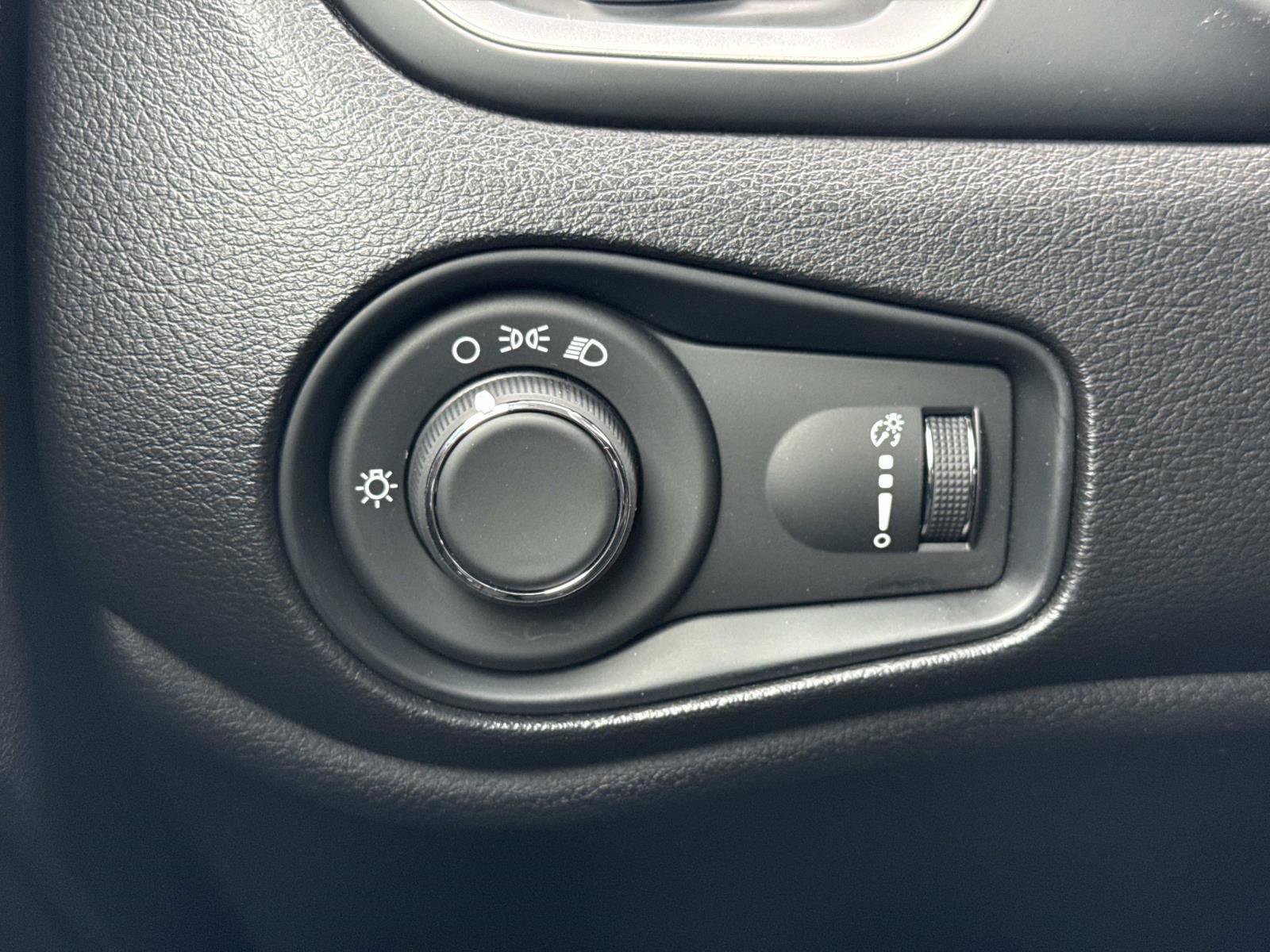 Used 2020 Jeep Renegade Sport FWD image 14