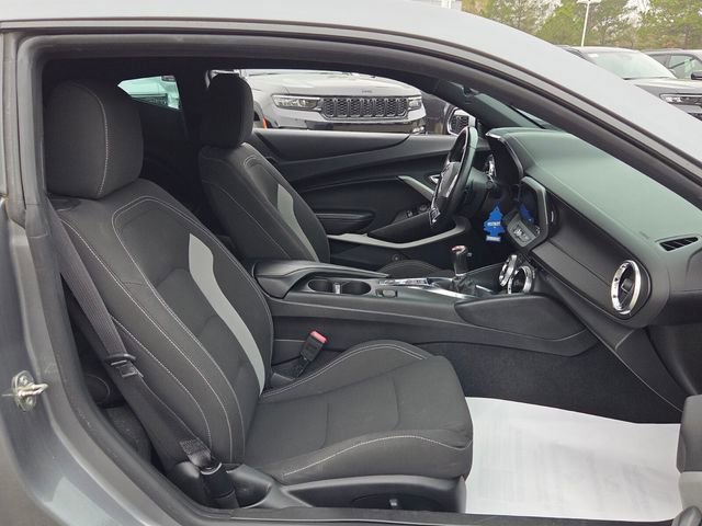 Used 2020 Chevrolet Camaro LT w/ Technology Package image 14