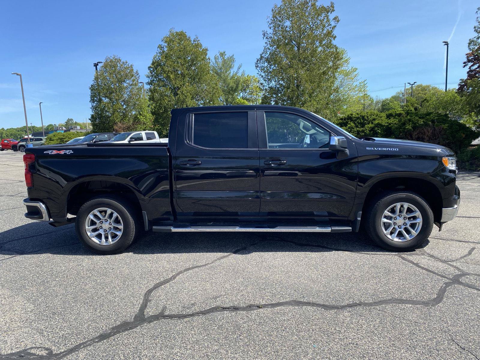 Used 2024 Chevrolet Silverado 1500 LT AWD/4WD image 8