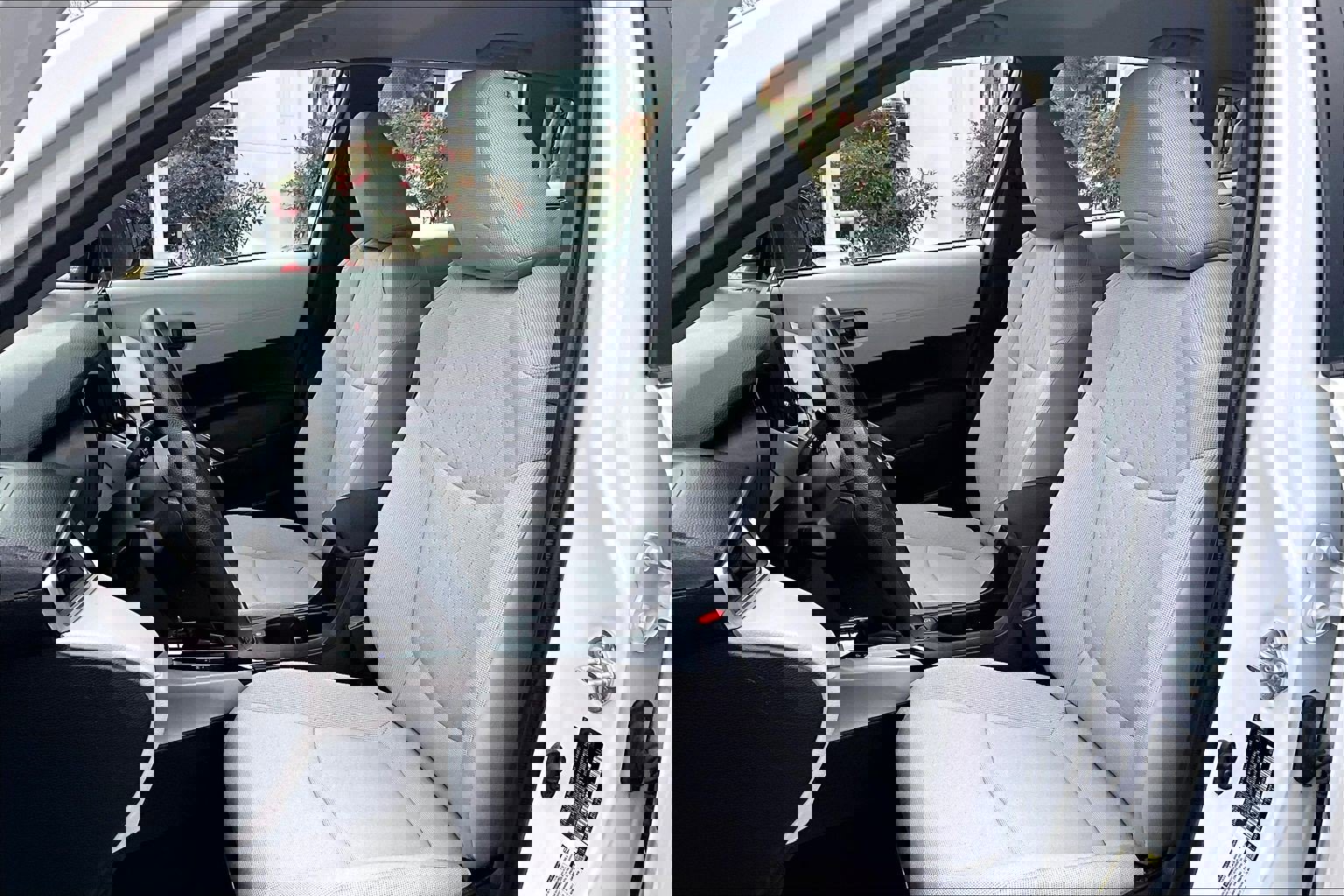 Used 2024 Toyota Corolla Cross L image 22