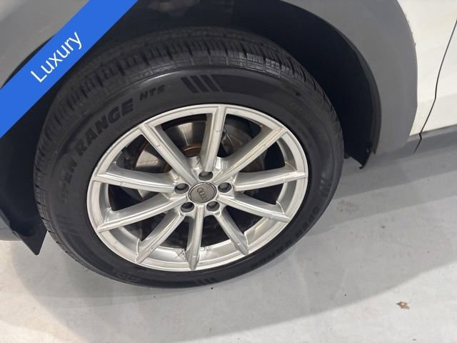 Used 2017 Audi Q5 2.0T Premium Plus w/ Technology Package AWD/4WD image 40