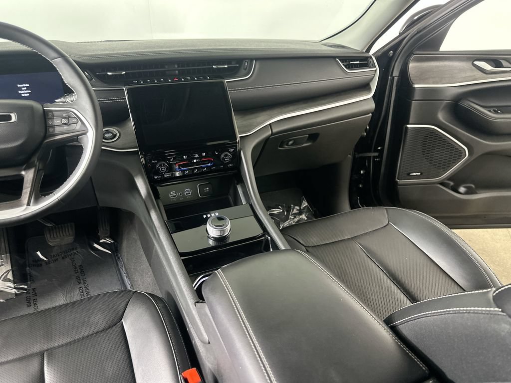 Used 2023 Jeep Grand Cherokee Limited w/ Luxury Tech Group II RWD image 19