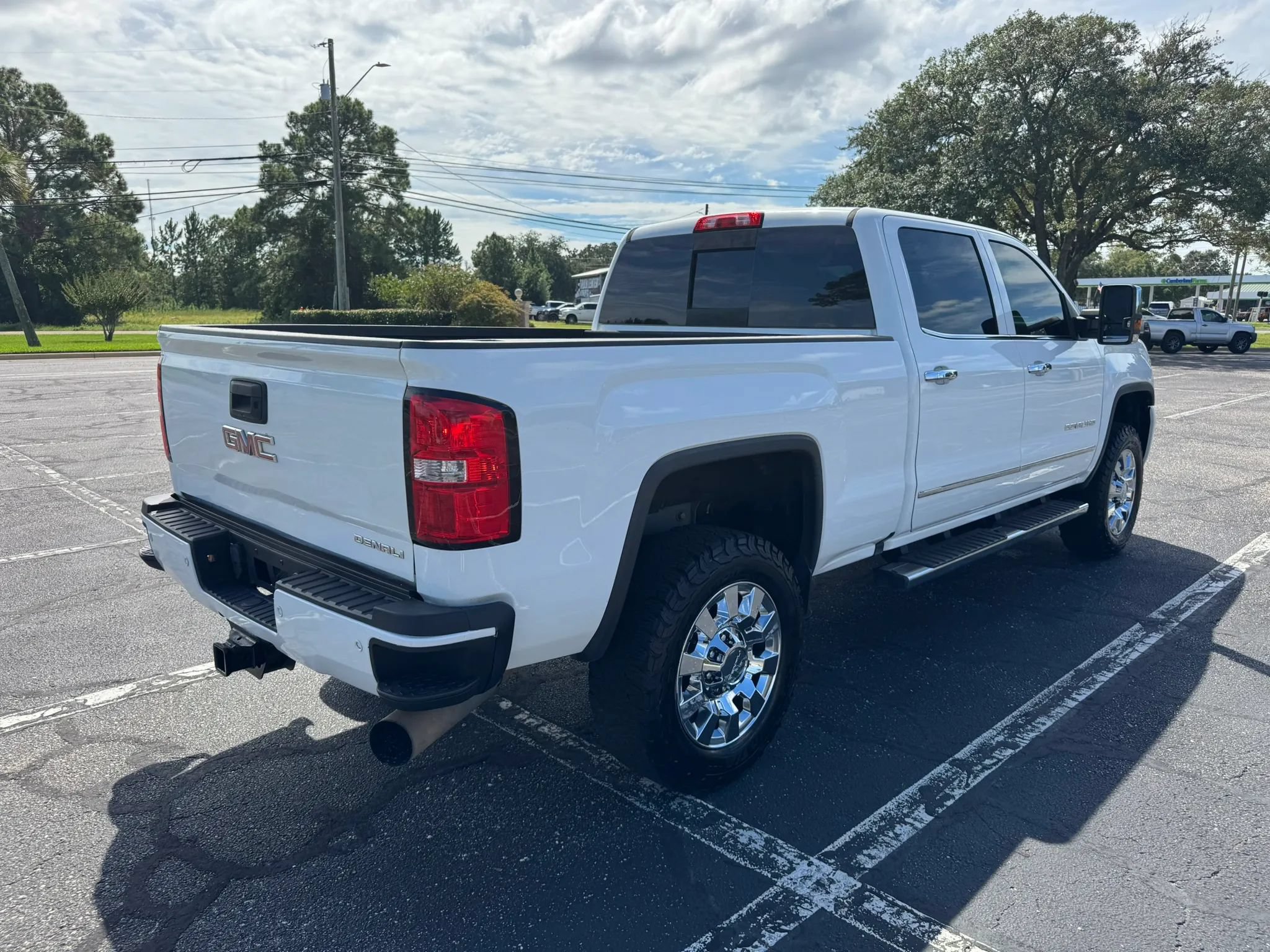 Used 2019 GMC Sierra 2500 Denali w/ Duramax Plus Package AWD/4WD image 6