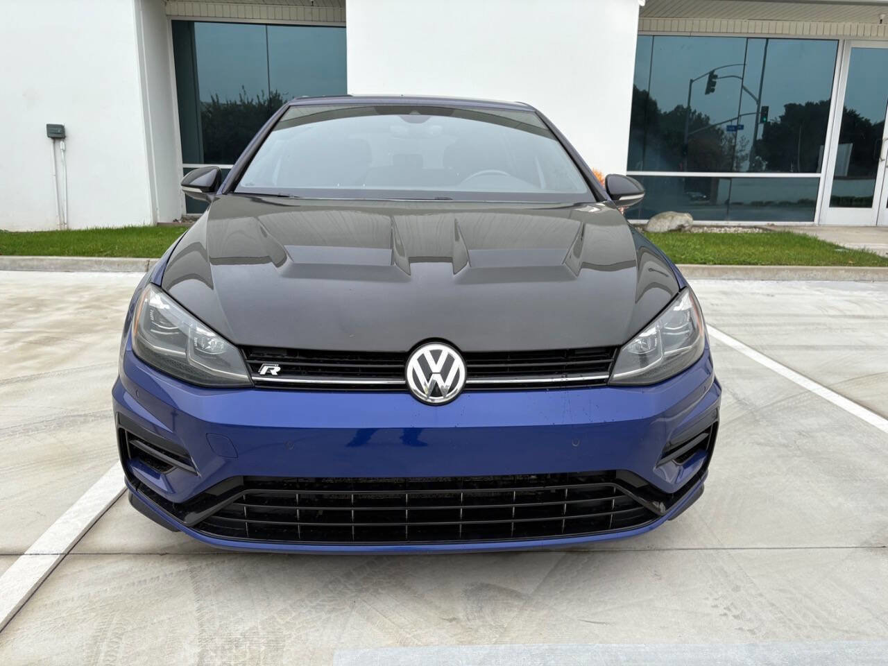 Used 2018 Volkswagen Golf R 4-Door image 2